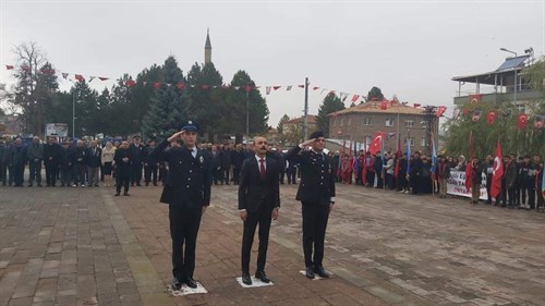 Cumhuriyetimizin kurucusu Gazi Mustafa Kemal ATATÜRK’ün ölümünün 84. yıldönümünde İlçemizde düzenlenen törenlerle anıldı.